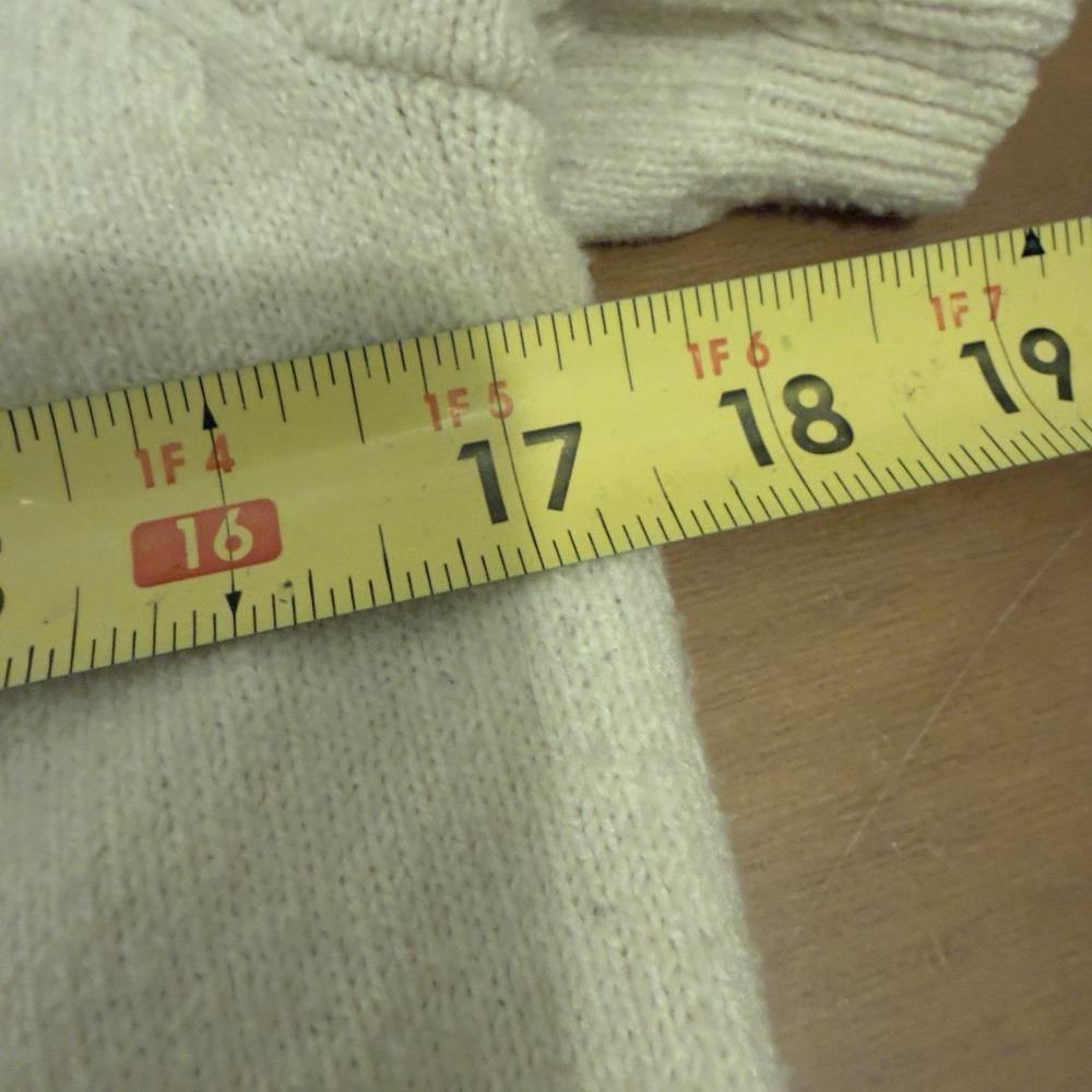 Truth Buy Republic‎ Ivory Short Sleeve Sweater Size Medium - Picture 5 of 6